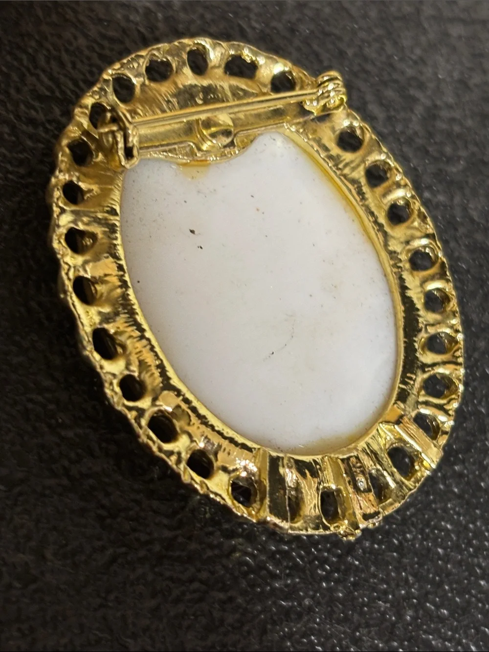 Vintage Handpainted Sweet Pea Porcelain Brooch Pendant